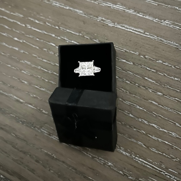 GRA Moissanite 4 cart Engagement Ring Special occasions, Class D - Picture 11 of 13